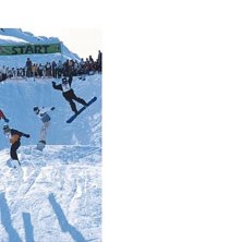 tredje tjommen fr&aring;n v&auml;nster som leker flygplan &. Foto: john doe. &Aring;kare: Jonny Rosenqvist .