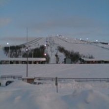 En backe som fostrat m&aring;nga bra skid och br&auml;d&aring;ka. Foto: Acke. &Aring;kare: Kiruna locals.
