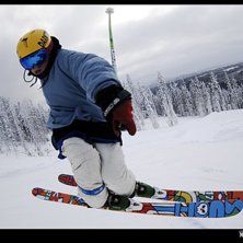 &aring;kte och lekte lite i kl&auml;ppens redline en vit s�. Foto: Max Neurisser. &Aring;kare: Maximilliam Smith.