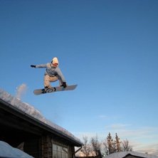 Hopp fr&aring;n stugtaket.. Foto: Jesper Jonsson. &Aring;kare: Jens Jonsson.