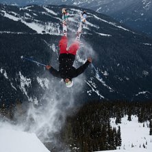 Backflip. Foto: Simon Jansson. &Aring;kare: Robin Sandberg.