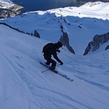 Ett brant &aring;k vid Mickeys Ears sluttning mot Lac D. Foto: Mikael Bylund. &Aring;kare: Simon Bylund.