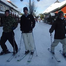 Foto: hasse brooo. &Aring;kare: johan, skog &amp;amp; jag.