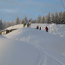 V&auml;ntan p&aring; n&aring;t gott ...... J&auml;tte-sn&ouml;kanonspuck. Foto: Peter Wallin. &Aring;kare: Olle Lahti, Anders S&ouml;rlin, Adam Runeberg, Emil och Axel Wallin, Felix Br&auml;nnstr&ouml;m.