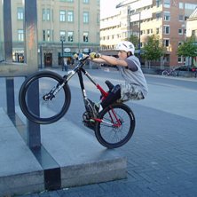 Jag gj&ouml;r blunt. Foto: Jesper Larsson. &Aring;kare: Gustav Lindberg.
