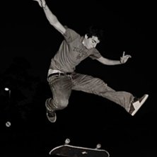 Micke drar en heelflip

(Endast RAWbehandling). Foto: Jesper Hallberg. &Aring;kare: Mikael Molinari.