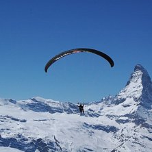 Sofia flyger h&ouml;gt p&aring; perfekta vindar.. Foto: Patrick. &Aring;kare: Sofia.
