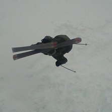 En backflip p&aring; en liten kick jag byggde utan f&ouml;r. Foto: Far. &Aring;kare: Pontus Hessle.