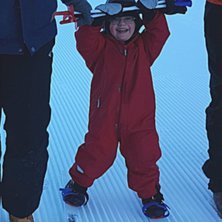 P&aring; skidor f&ouml;r f&ouml;rsta g&aring;ngen! Gl&auml;dje!.