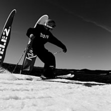 Simon switchar ut till ladningen mot andra hoppet . Foto: Nicke Jacobsson. &Aring;kare: Simon Ericson.