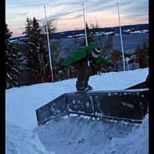 F&ouml;rsta Snowboardbilden f&ouml;r s&auml;songen. Var dock b. Foto: Patrik Durfors. &Aring;kare: Krister.