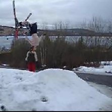 Det e Hemma hos johan och vi bor p&aring; bettersia. Foto: Niklas K&ouml;hler. &Aring;kare: Johan Almroth.