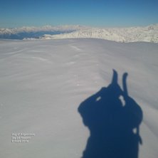 toppen Aiguille d&amp;#039;Argenti&egrave;re, skidor ned.