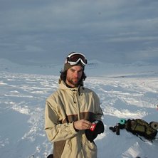 P&aring; v&auml;g till g&aring;sen, slitsam vandring kr&auml;ver pau. Foto: Emil Viklund. &Aring;kare: Daneil Kalin.
