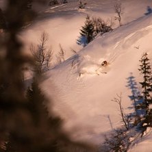 H&auml;r k&ouml;r jag en r&auml;nna i skymningsljuset i Duved,. Foto: Sebastian Karpowicz. &Aring;kare: Sebastian Karpowicz.
