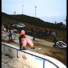 B/S Tail slide &amp;quot;Med en gnutta grab&amp;qu. Foto: Emil Lindstr&ouml;m. &Aring;kare: Madeleine Eriksson.