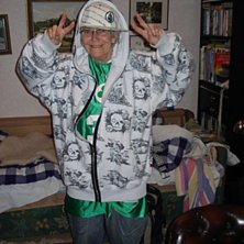 Y&auml;&auml;&auml;h;D. Foto: Men P Perzz. &Aring;kare: Hip hop Grann&acute;a (stavning).