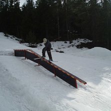 En hajking tur p&aring; l&aring;ngfredagen: Eric k&ouml;r en swi. Foto: Joar Lundberg. &Aring;kare: Eric Wedr&eacute;n.