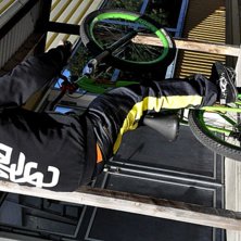 johan n&ouml;ter lite cykel. Foto: Joakim Llull (jag). &Aring;kare: Johan Rickling.