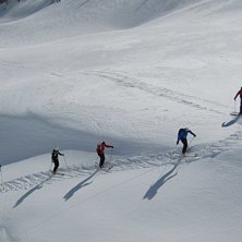 Looking for powder. Foto: Baptiste Blanc. &Aring;kare: Toni ski kmx.