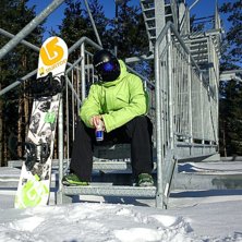 chillar i solen med min redbull :). Foto: kalle nilsson. &Aring;kare: kalle nilsson.