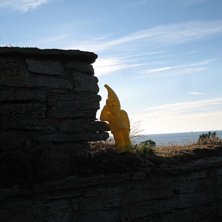Chill med tomten p&aring; en ruin. Foto: Jag. &Aring;kare: tonten.