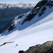 1000 m ned till fjorden &ouml;ster om sommarskidcentre. Foto: Tobias &Ouml;str&ouml;m. &Aring;kare: Simon B&ouml;rjars.