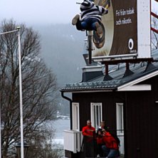 Jimmy l&auml;gger en galen SSG h&ouml;gt &ouml;ver &Aring;res Torg . Foto: Benjamin Johansson. &Aring;kare: Jimmy &amp;quot; Slimmy&amp;quot; Fors.