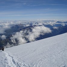 P&aring; v&auml;gen upp till toppen p&aring; Mont Blanc ca 4280m. Foto: Bergsguide - Andreas Bengtsson. &Aring;kare: Richard Liv.