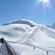 Har man skansen att f&aring; &aring;ka underbar or&ouml;rd l&ouml;ss. Foto: Matias Hertzman. &Aring;kare: Kompisar.