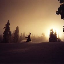 P&aring; v&auml;g hem fr&aring;n en heldag vid en ravin p&aring; fj&auml;. Foto: Daniel Andersson. &Aring;kare: Mattias Berglund.