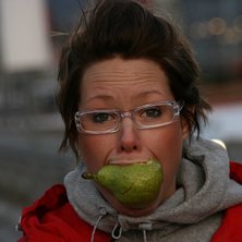 Jag chillar lite efter vi handlat med ett p&auml;ron i. Foto: Joakim Johansson. &Aring;kare: Mimmi Staaf.