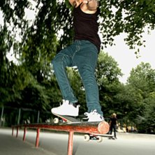 ludde poserar p&aring; en smith. Foto: David Husberg. &Aring;kare: Ludde.