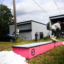 Jag pressar en solig s&ouml;ndag. L&auml;gg m&auml;rke till Fr. Foto: Karl Kurtti. &Aring;kare: Oscar Sundell.
