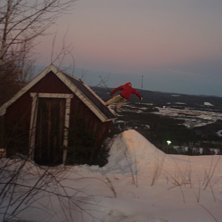 jag hoppa p&aring; tak.... Foto: my brother. &Aring;kare: jag.