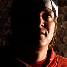 PG utanf&ouml;r stugan i Engelberg. &Auml;r det dimma och . Foto: Johan St&aring;hlberg / Freeradicals. &Aring;kare: Per Huss.