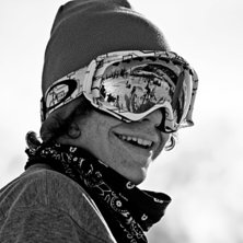 Glad liten pojke. Foto: Marcus Olsson. &Aring;kare: Niklas Borg.