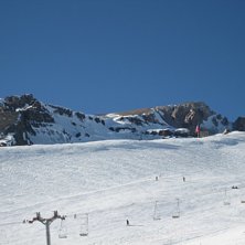 Ser ni flagga i bakgrunden..? &Auml;nnu en h&auml;rlig ski. Foto: Camilla Johnsen.