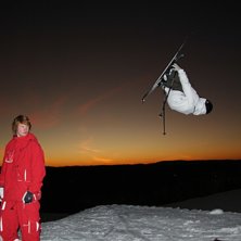 K&ouml;rde en lincoln i gr&ouml;nklitts f&ouml;rsta riktiga ho. Foto: Sven Bogg. &Aring;kare: Julius Aspman och Niklas Bogg.