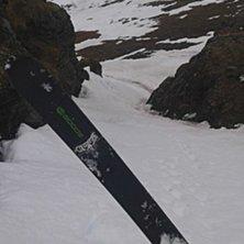 Goode skis, 900 kr f&ouml;r begagnade, h&ouml;ll tv&aring; fina. Foto: tryggve tir&eacute;n.