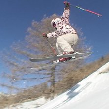 Vi hittede en av m&aring;nga stenmurar d&auml;r. Tyv&auml;rr s�. Foto: Pappa Fredrik. &Aring;kare: Ronja Sandstr&ouml;m.