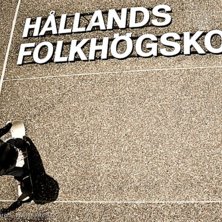 N&aring;gra grabbar k&ouml;rde lite wallride p&aring; tegelv&auml;gg. Foto: Simon Sj&ouml;r&eacute;n www.sjoren.se. &Aring;kare: Ok&auml;nd.