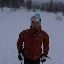 Hehe, r&auml;tt mkt sn&ouml; i ansiktet som b&ouml;rjade sm&auml;l. Foto: Emil Nagy. &Aring;kare: Oskar Holmblad.