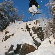 TelemarksLisa droppar fr&aring;n stupet . Foto: Tom St&aring;l. &Aring;kare: Lisa Englund.