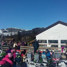 L&oslash;rdag 15. april
Str&aring;lende sol i g&aring;r og sn&oslash; i .