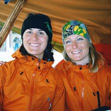 Hella och jag jobbar och sliter p&aring; &Aring;re &Auml;ventyrs. Foto: ?. &Aring;kare: Hella och Jempan.