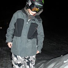 jag har st&ouml;rre monster m&auml;rke mitt p&aring; hj&auml;lmen n. Foto: hannes. &Aring;kare: jag.