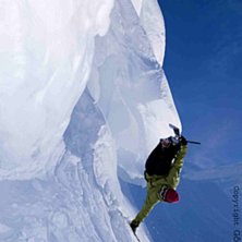 Handplant p&aring; Skutan under p&aring;sklovet.. Foto: G&ouml;ran Assner. &Aring;kare: Elov Olsson.