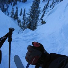 P&aring; v&auml;g ner i en r&auml;nna p&aring; baksidan av Granite M. Foto: Tristan Creed. &Aring;kare: Joel Sjelin.