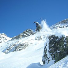 Jag droppar en liten klippa som vi hittade den end. Foto: Jens Olsson. &Aring;kare: Joakim Olsson.
